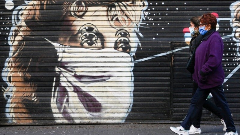 La recomendación de los especialistas es mantener los cuidados contra el coronavirus. 