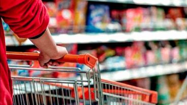 La canasta básica alimentaria responde a los requerimientos normativos kilocalóricos y proteicos imprescindibles para un determinado grupo familiar.