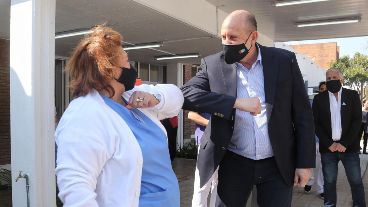 Perotti en la inauguración del hospital modular de Villa Constitución este martes.