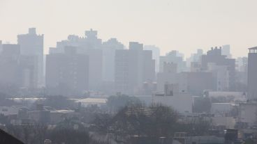 Así se vio el humo en la ciudad este martes.