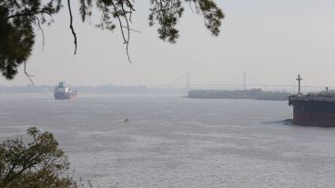 El humo se hacía denso y era notorio esta mañana en Rosario.