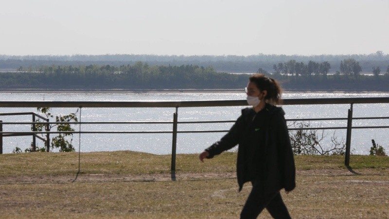 El humo se hacía denso y era notorio esta mañana en Rosario.
