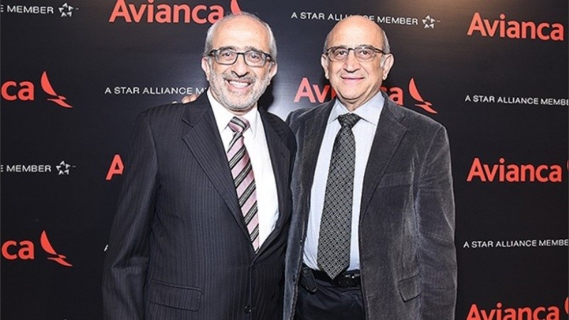 Los hermanos empresarios Germán y José Efromovich son dueños de la aerolínea colombiana 