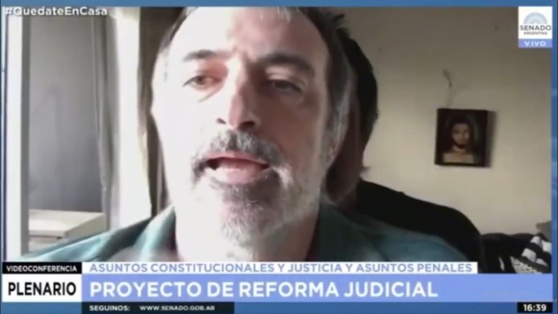 Pica Esteban Bullrich detrás de Esteban Bullrich. 