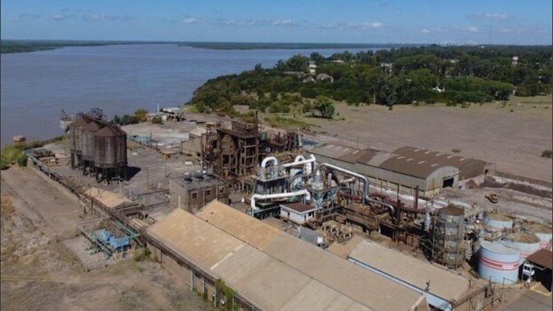 El predio de Ar Zinc, del grupo Glencore, junto al río Paraná. 