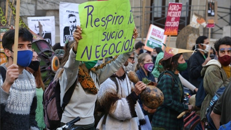 La marcha contra las quemas recorrió las calles de la ciudad.