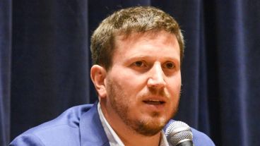 "Ya estamos entre los 10 países con mayor cantidad de contagios", cuestionó el legislador.