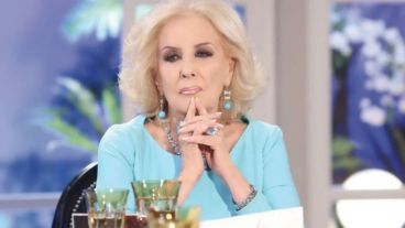 “Lástima que no tengo televisión, si no los hubiese recomendado”, dijo Mirtha Legrand una vez terminada la  función de la obra "Veinte millones".