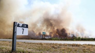 El gran foco que se desató a la vera de la ruta Rosario-Victoria.