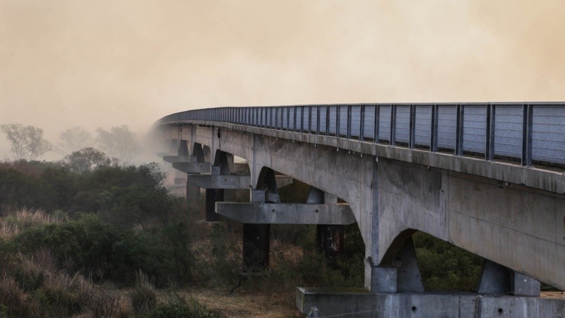 El gran foco que se desató a la vera de la ruta Rosario-Victoria.