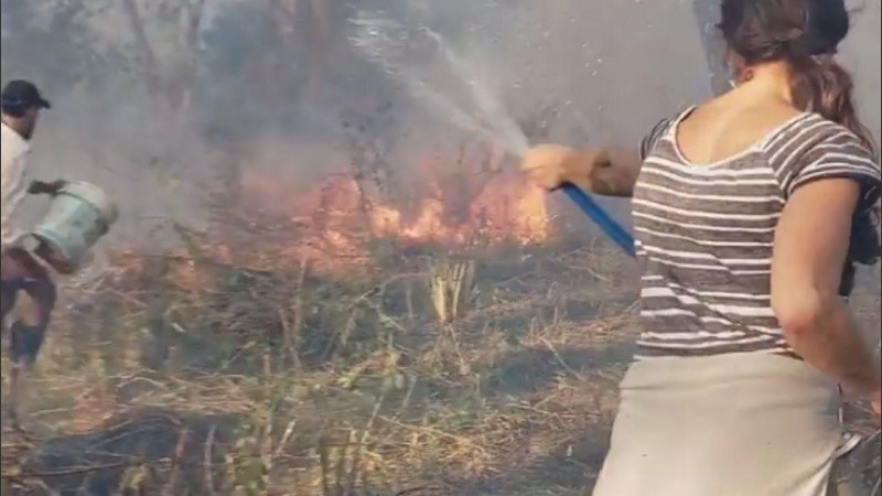 Imagen del combate al fuego de la Multisectorial Humedales. 