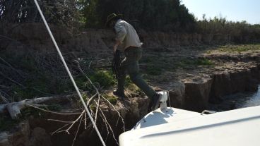 Los agentes de Parques realizan recorridas para detectar incendios en el Delta.