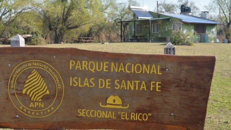 El puesto del Parque Nacional Islas de Santa Fe, frente a Puerto Gaboto.