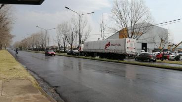 La calzada mojada en la zona oeste de Rosario.
