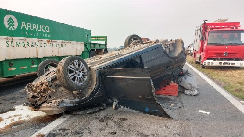 El auto en el que viajaba la mujer que resultó herida. 