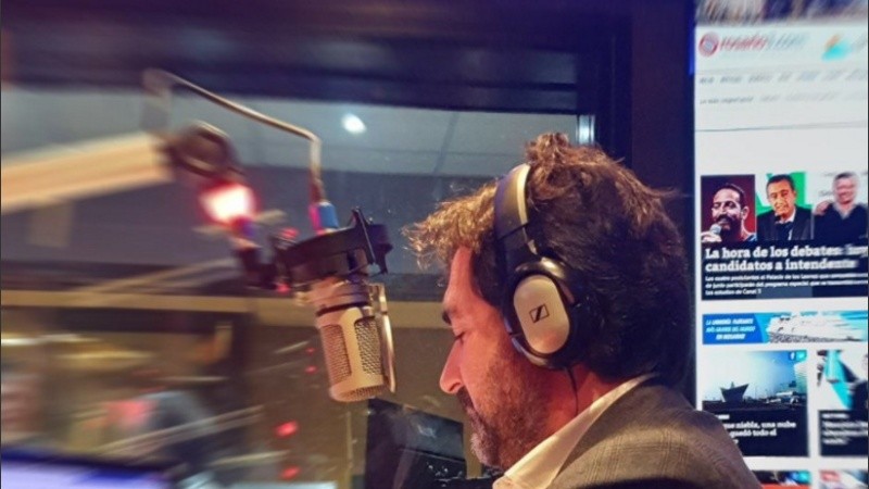 Roberto Caferra, conductor de Radiópolis en Radio 2. 