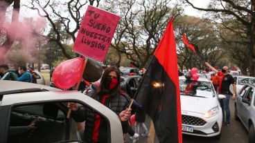 Los hinchas se movilizaron para que Messi vuelva al club.