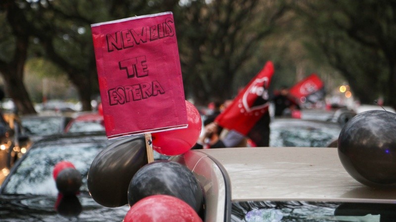 Los hinchas se movilizaron para que Messi vuelva al club.