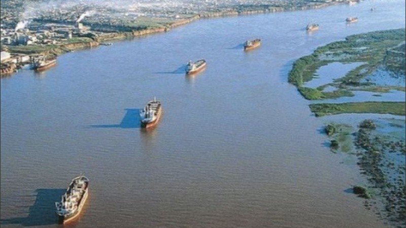El acuerdo consiste en la creación de una empresa estatal, Hidrovías Sociedad del Estado, para controlar la concesión de los trabajos de mantenimiento y profundización de la vía navegable en el río Paraná. 