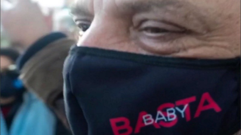 Baby Etchecopar tiene covid-19.