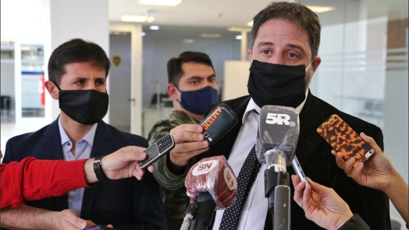 Los fiscales hablaron con la prensa tras la declaración testimonial de Sarnaglia.
