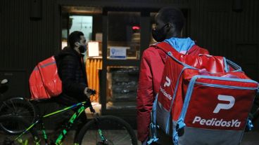 Las sillas adentro y los delivery en la puerta, la escena que marcó un cambio en Rosario.