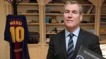 “Uno de los problemas del Barsa es que "le ha dado mucho poder al vestuario y el que más mandaba era Messi”, dijo Santiago Giménez.