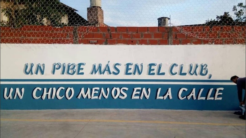 La consigna del club María Grande de barrio La Lata. 