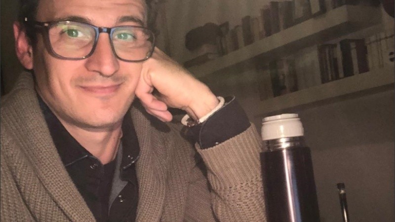 Ciro desde la habitación de su casa que acondicionó para su aislamiento. 