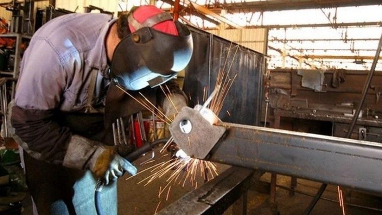 Un informe de UADE arrojó una pérdida de optimismo de industriales sobre la recuperación del sector