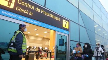 Autoridades trabajan en los protocolos sanitarios para los vuelos internacionales.