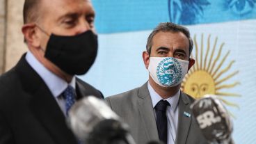 Javkin indicó que quiere "sostener todos los sectores" antes del anuncio de la medida de Perotti.