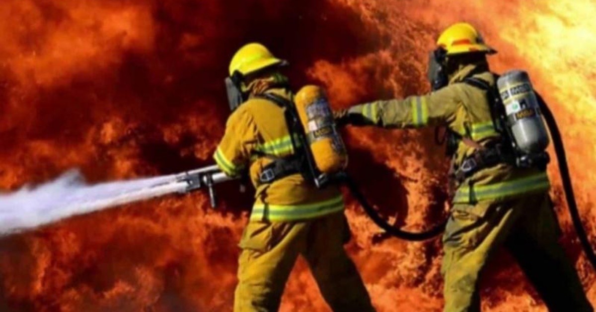 Héroes: video viral de bomberos en pleno operativo | Rosario3