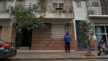 El edificio de Balcarce 1.376 donde permanecía la persona fallecida.