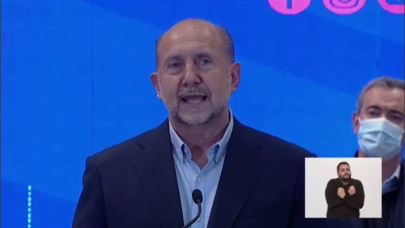 La esperada conferencia se realizó desde las 20.25 en Gobernación de Rosario.