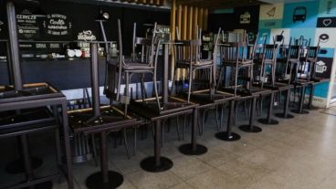 Bares otra vez cerrados por 14 días.