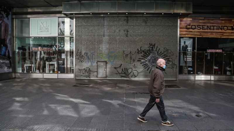 Locales cerrados en la peatonal.