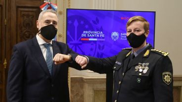 La nueva Jefa de Policía y el Ministro de Seguridad.