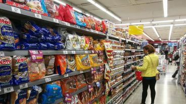 El rubro con menor caída interanual en agosto, en base a la medición por cantidades vendidas, fue nuevamente Farmacias (-4,9%), seguido de Alimentos y bebidas (-6,7%).