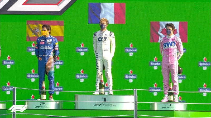 Gasly se subió a lo más alto del podio. Lo acompañaron Sainz Jr. y Stroll.