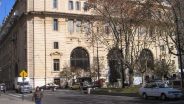 El cambio afecta a la casa central y a todas las oficinas comerciales.