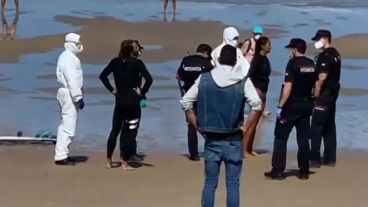 Tras el aviso se activó el protocolo y acudieron a la playa varias patrullas.