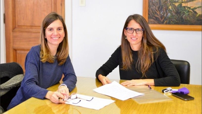 Fernanda Raverta y Elizabeth Gómez Alcorta, en el lanzamiento de la iniciativa.