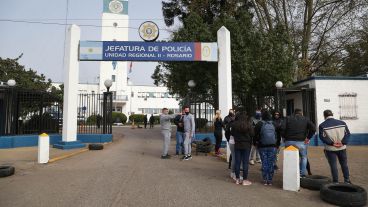 La manifestación en Jefatura este jueves por la mañana.