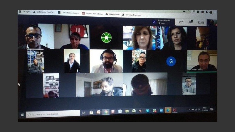 La charla por Zoom entre funcionarios municipales y representantes de comerciantes. 