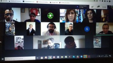 La charla por Zoom entre funcionarios municipales y representantes de comerciantes.
