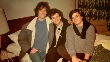 Fabian Llonch (centro) junto a Luis Alberto Spinetta y Fabián Gallardo.