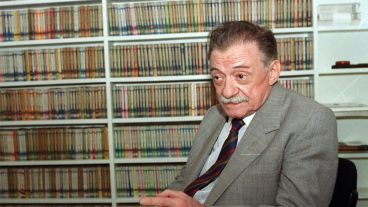 Nació el 14 septiembre de 1920 en Paso de los Toros, Tacuarembó (Uruguay).
