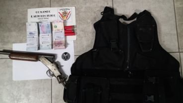 Elementos secuestrados en pasaje Español al 6000.