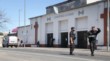 El movimiento policial por el entierro y posterior balacera en el cementerio.